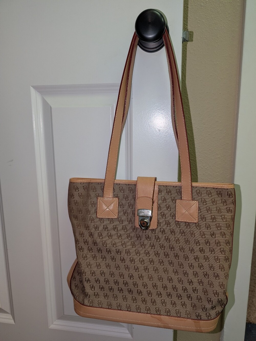 Dooney and Bourke tan tote purse